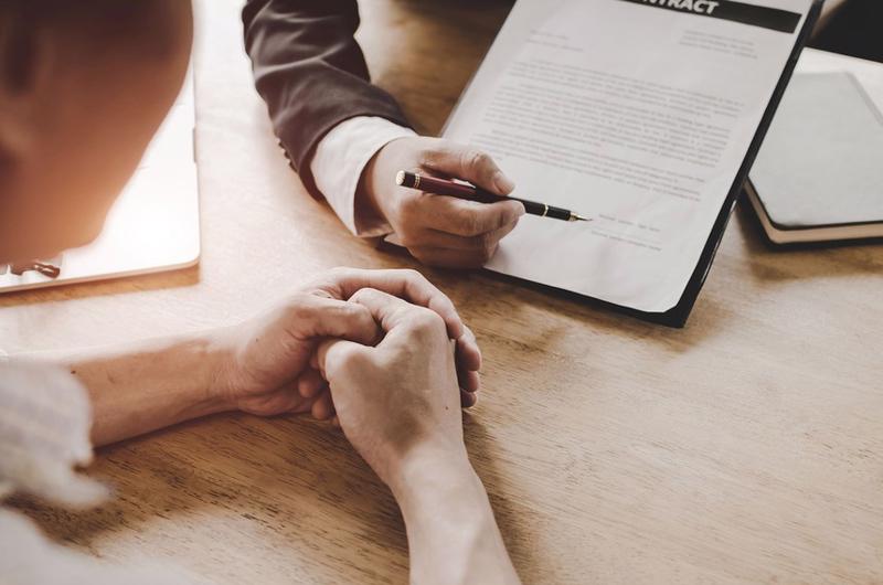 Thống đốc yêu cầu xử lý nghiêm trường hợp ngân hàng ép khách mua bảo hiểm mới cấp tín dụng