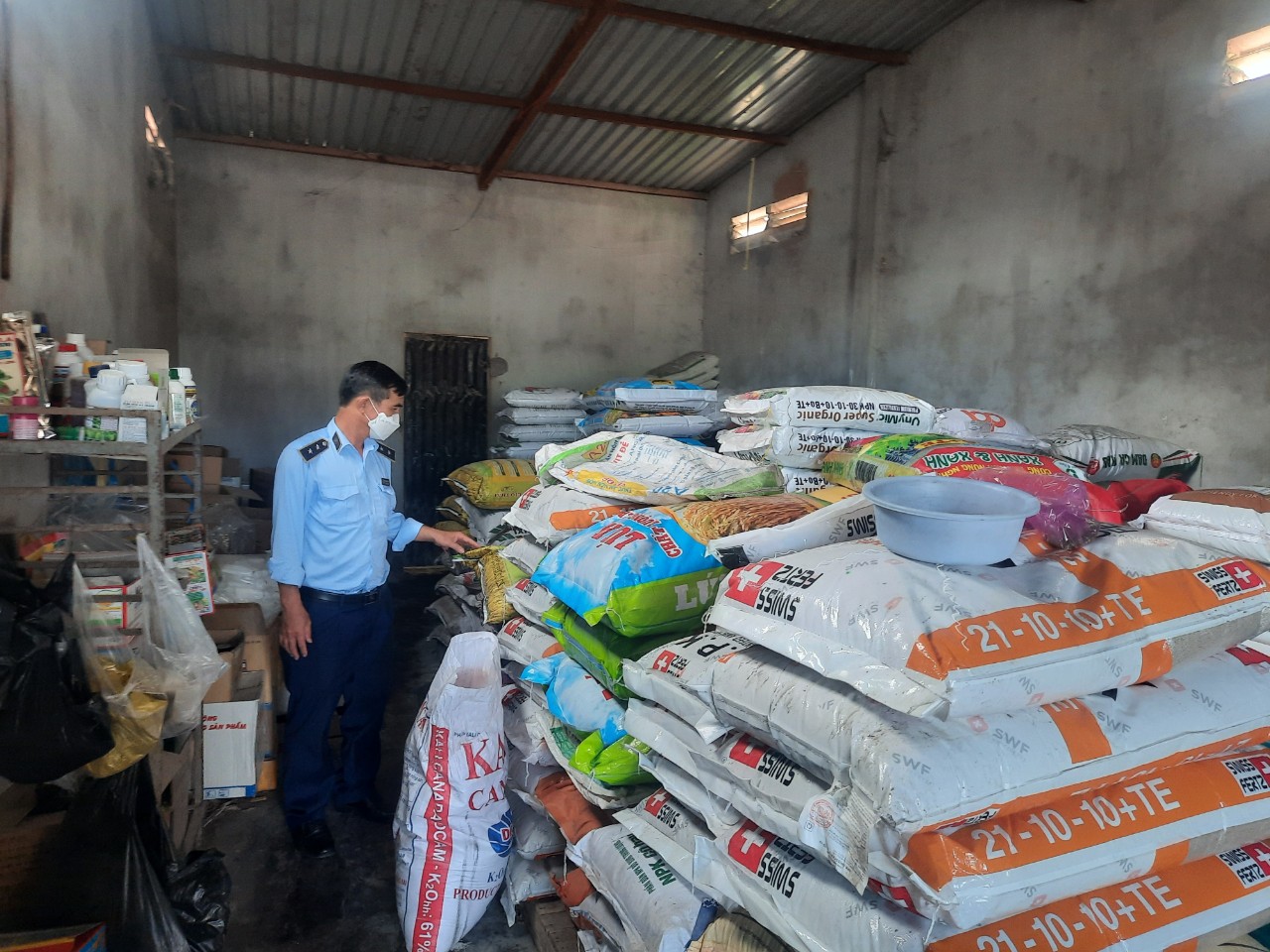 Tiền Giang tiếp tục xử lý 2 vụ buôn bán phân bón không đảm bảo chất lượng