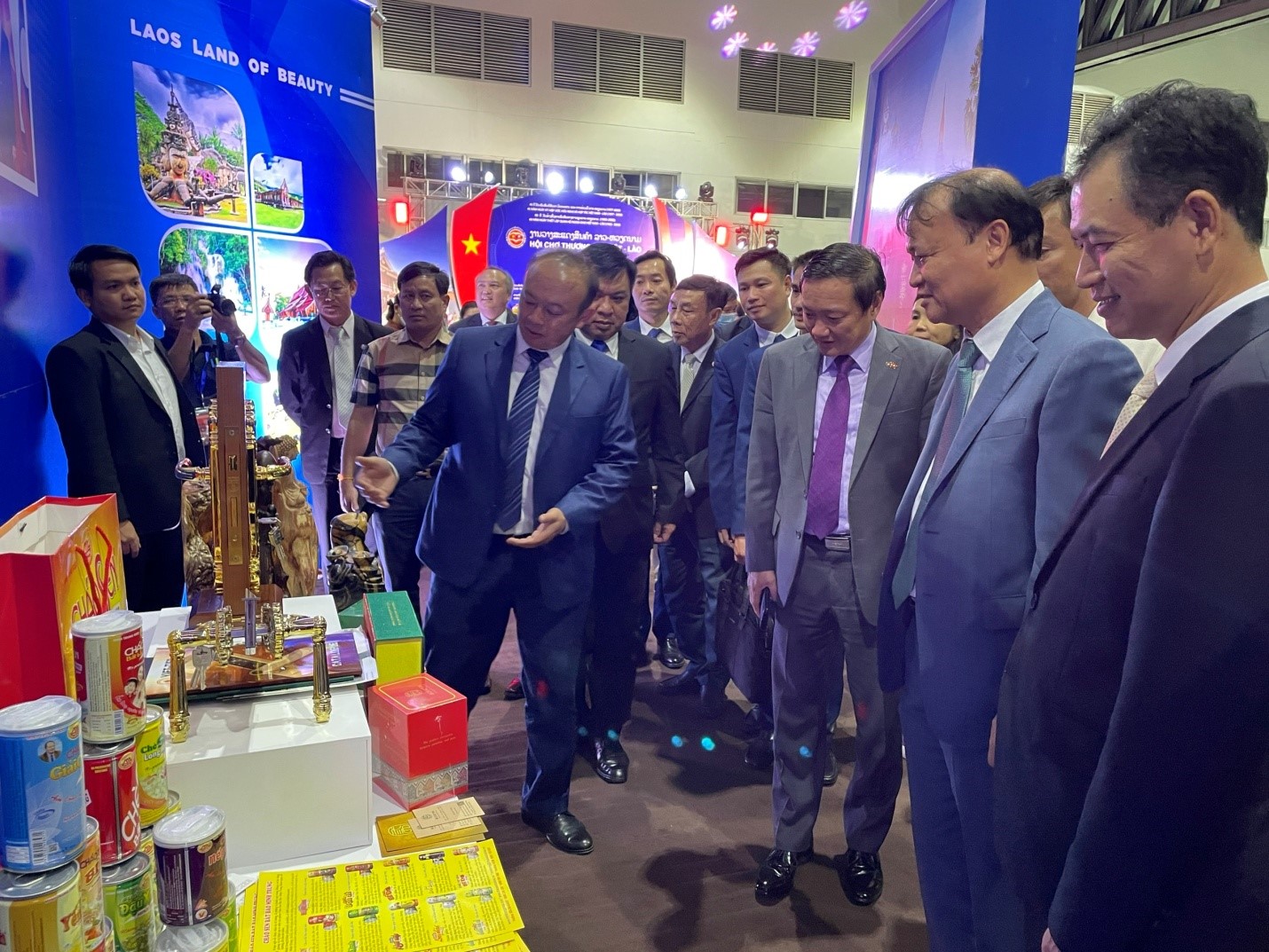 Cầu nối thương mại và đầu tư tại Hội chợ Thương mai Việt - Lào 2022