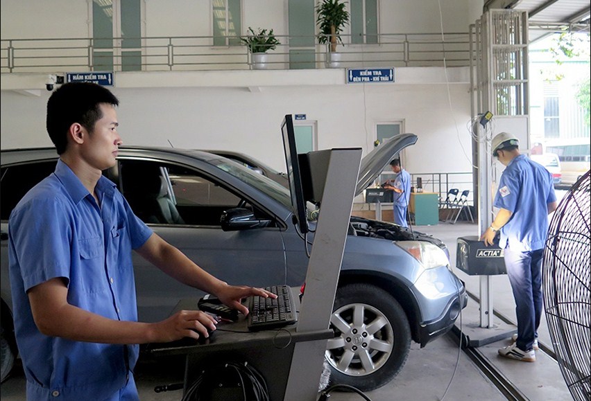 Tăng giá dịch vụ đăng kiểm ô tô thêm 10.000 đồng từ ngày 810