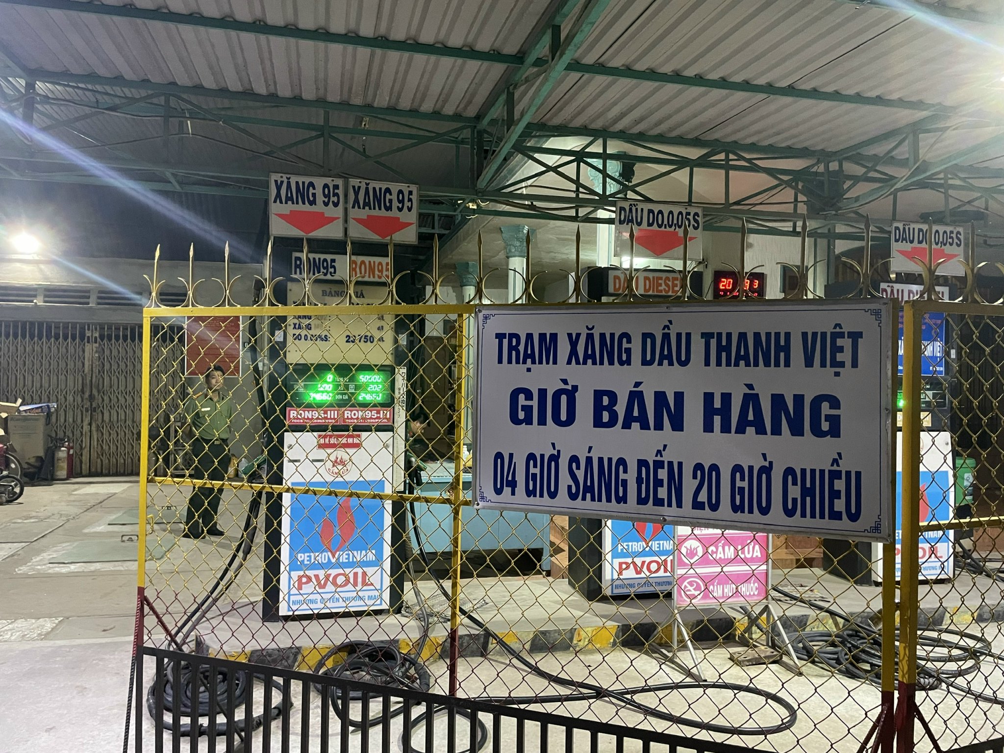Phạt một cửa hàng xăng tại Tây Ninh tự ý ngừng bán sớm hơn thời gian niêm yết
