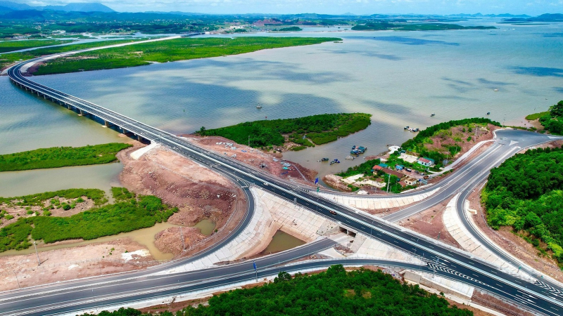 Chính thức thông xe cao tốc Vân Đồn - Móng Cái