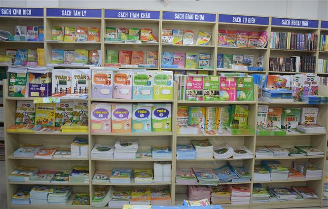 Lập đường dây nóng hỗ trợ mua sách giáo khoa trước ngày khai trường