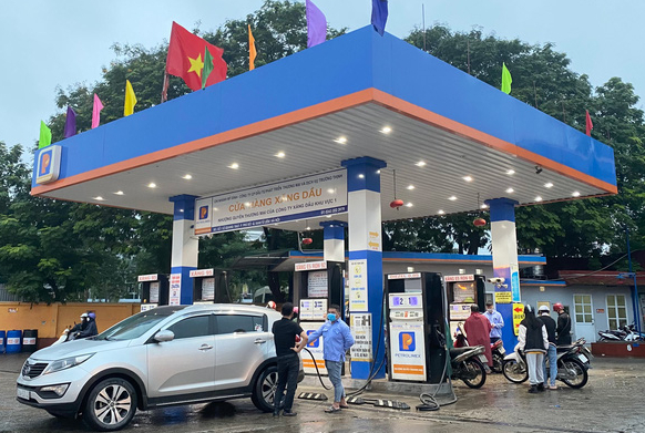 Nâng hạn mức tín dụng cho các doanh nghiệp đầu mối nhập khẩu xăng dầu