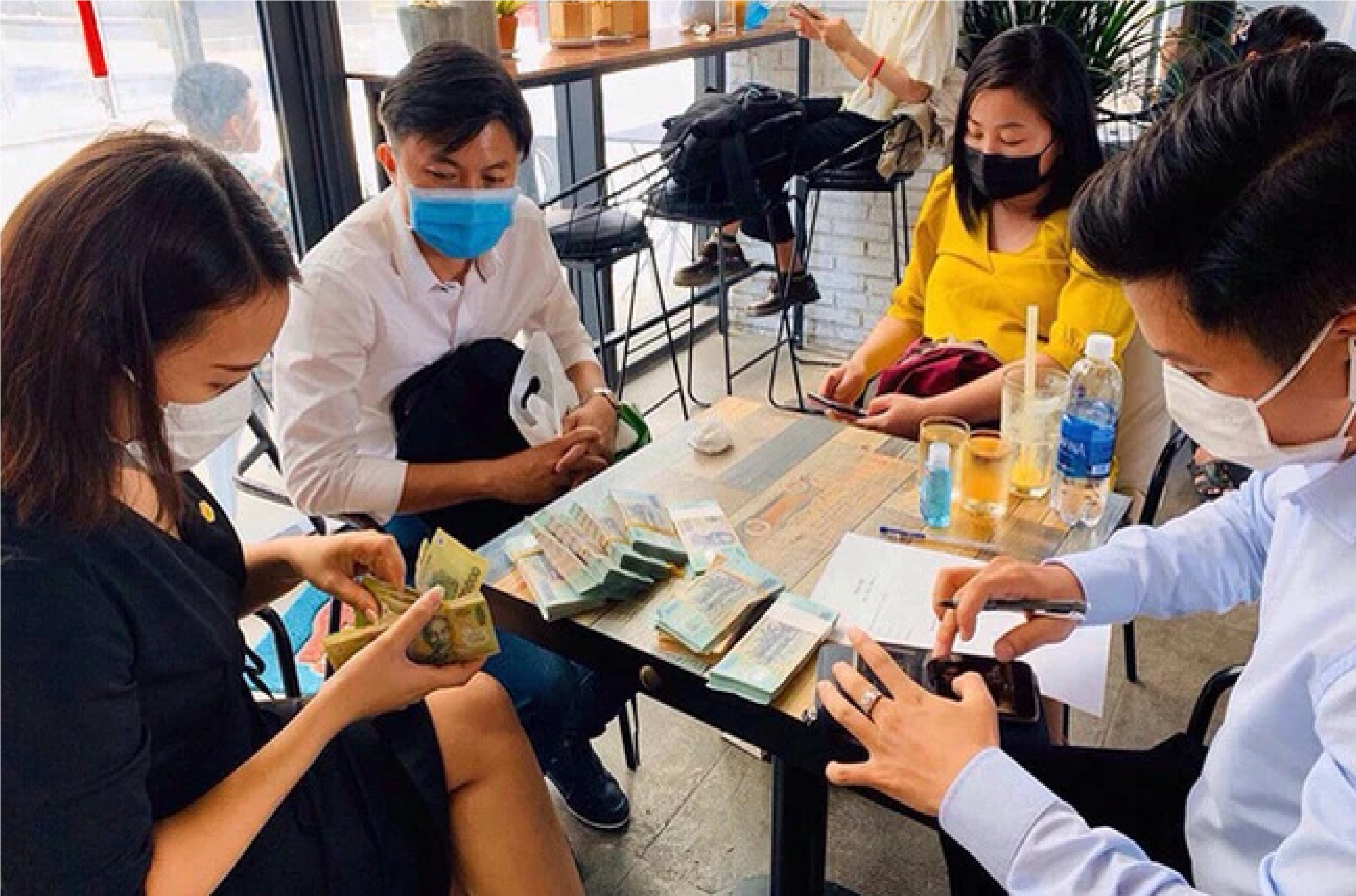 Cử tri kiến nghị giới hạn “đặt cọc” trong hợp đồng kinh doanh bất động sản, Bộ Xây dựng nói gì