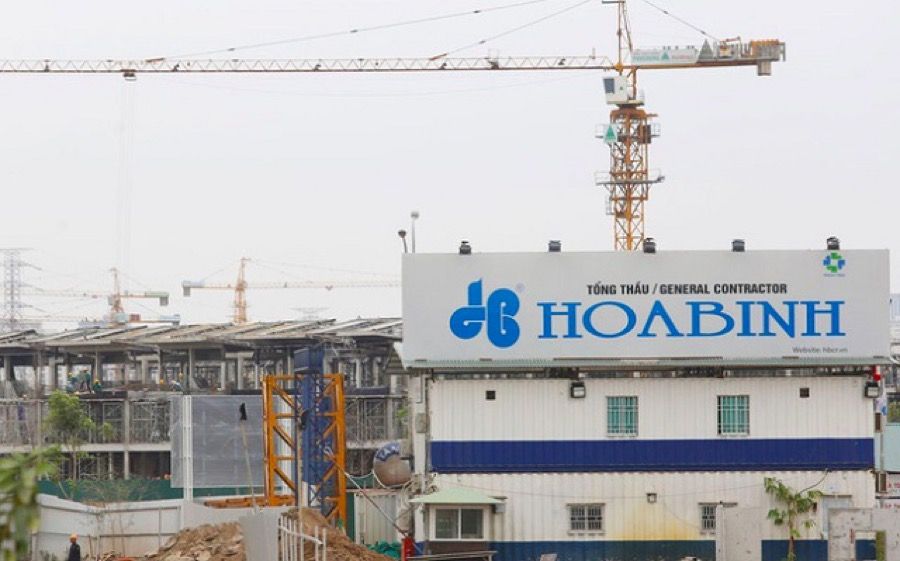 Xây dựng Hòa Bình cùng loạt ông lớn bị HoSE nhắc nhở vì chậm công bố thông tin