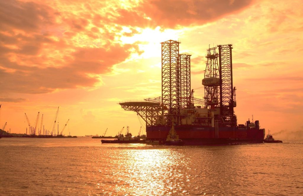 Giá xăng A95 giảm xuống mức thấp nhất nhiều tháng qua