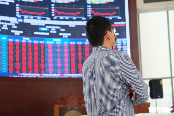 Phơi bày kịch bản thao túng giá cổ phiếu của Chủ tịch Louis Holdings