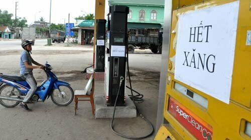 Thị trường xăng dầu Việc độc quyền đầu vào cũng làm cho bên đầu mối luôn chèn ép đại lý về giá