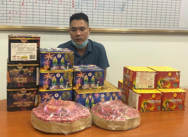 Khởi tố vụ án mua pháo nhập lậu bán qua mạng kiếm lời