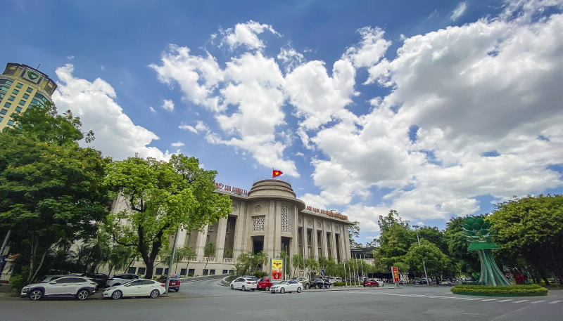 Ngân hàng Nhà nước tăng lãi suất điều hành, trần lãi suất huy động