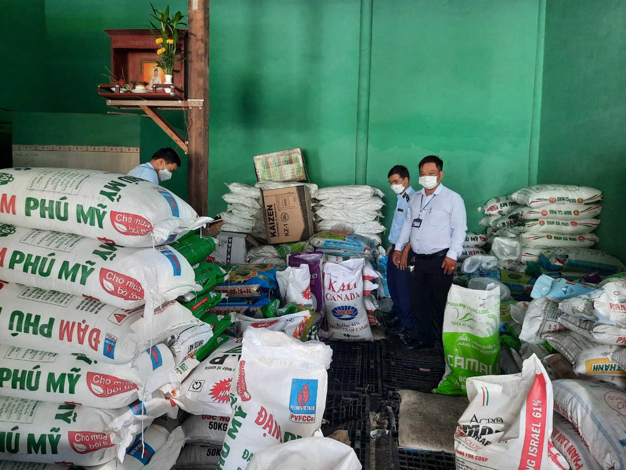 Bán phân bón không đảm bảo chất lượng, một cơ sở kinh doanh tại Tiền Giang bị phạt 65 triệu đồng