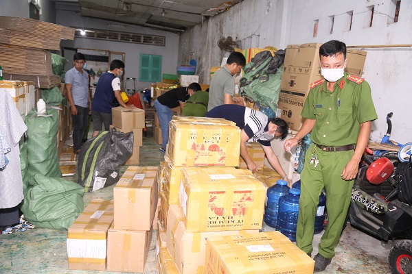 Công an tỉnh Sóc Trăng triệt phá cơ sở pha chế, đóng gói số lượng lớn thuốc nuôi trồng thủy sản giả