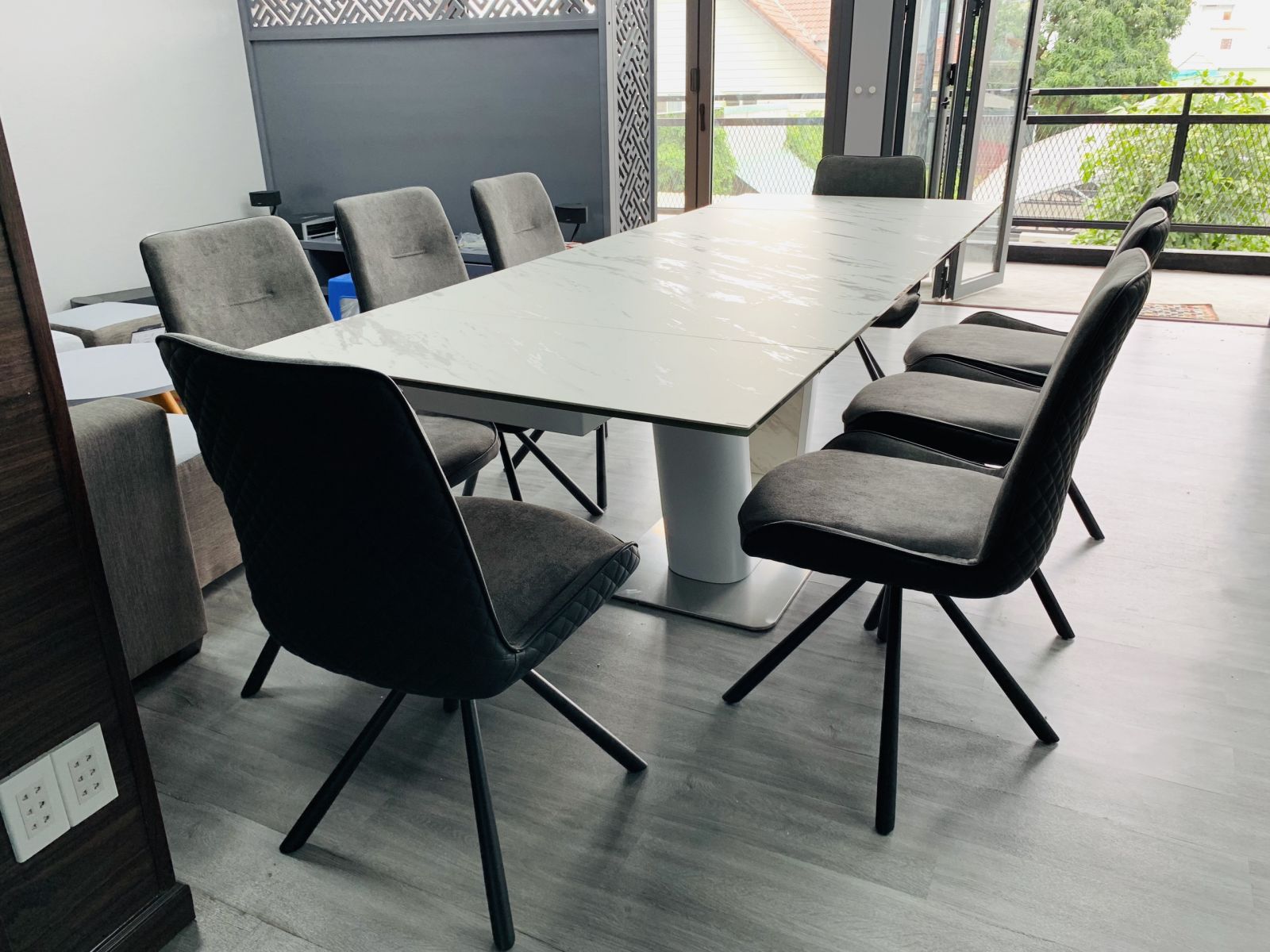 Áp thuế chống bán phá giá tạm thời đến hơn 35% đối với bàn ghế nhập khẩu từ Trung Quốc