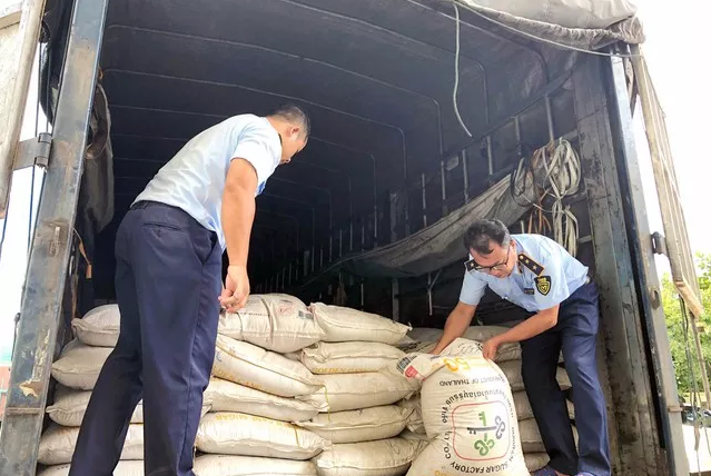 Phát hiện và thu giữ hơn 20 tấn đường lậu tại Quảng Bình