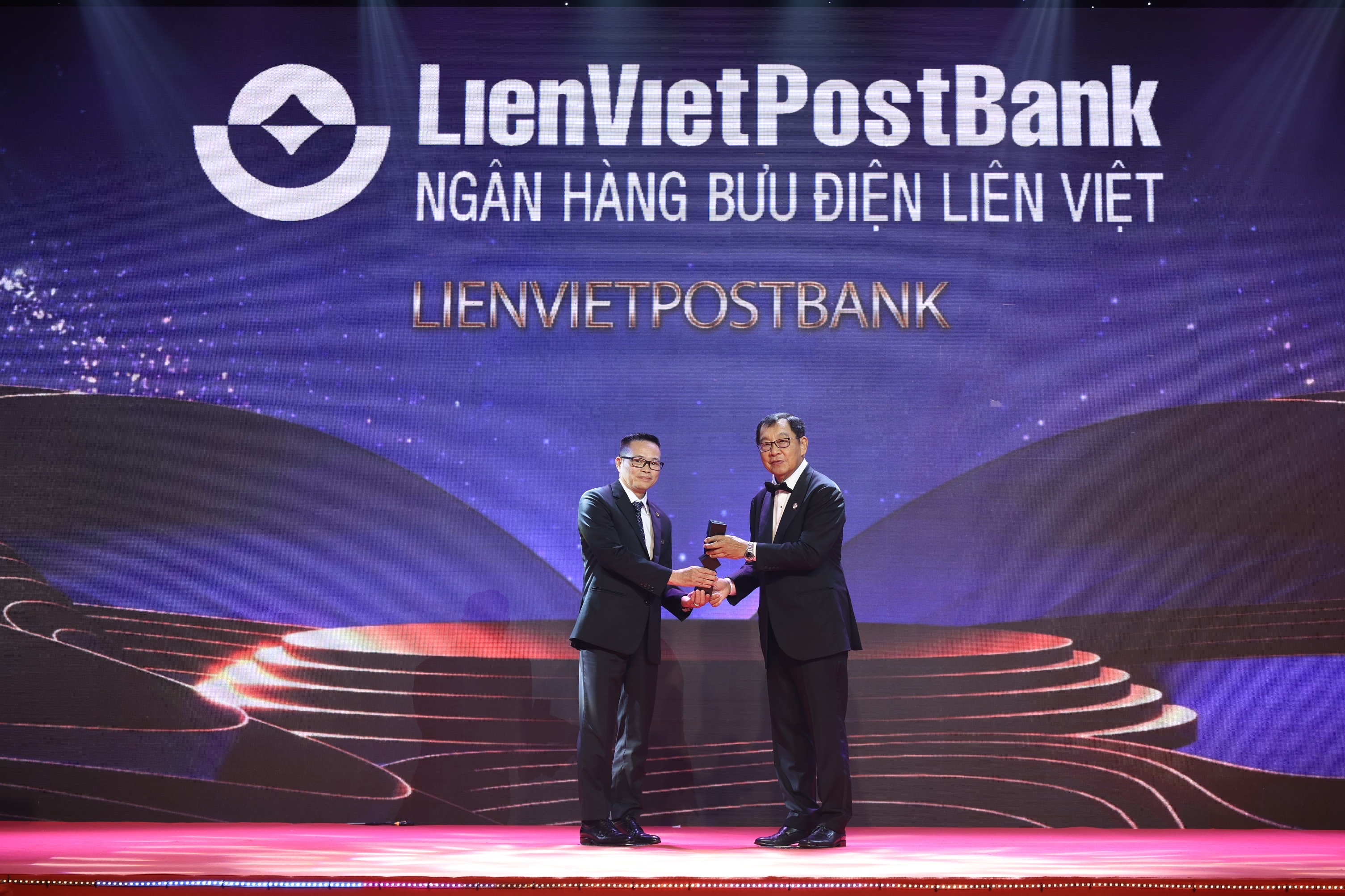 LienVietPostBank nhận giải thưởng “Doanh nghiệp xuất sắc Châu Á 2022”