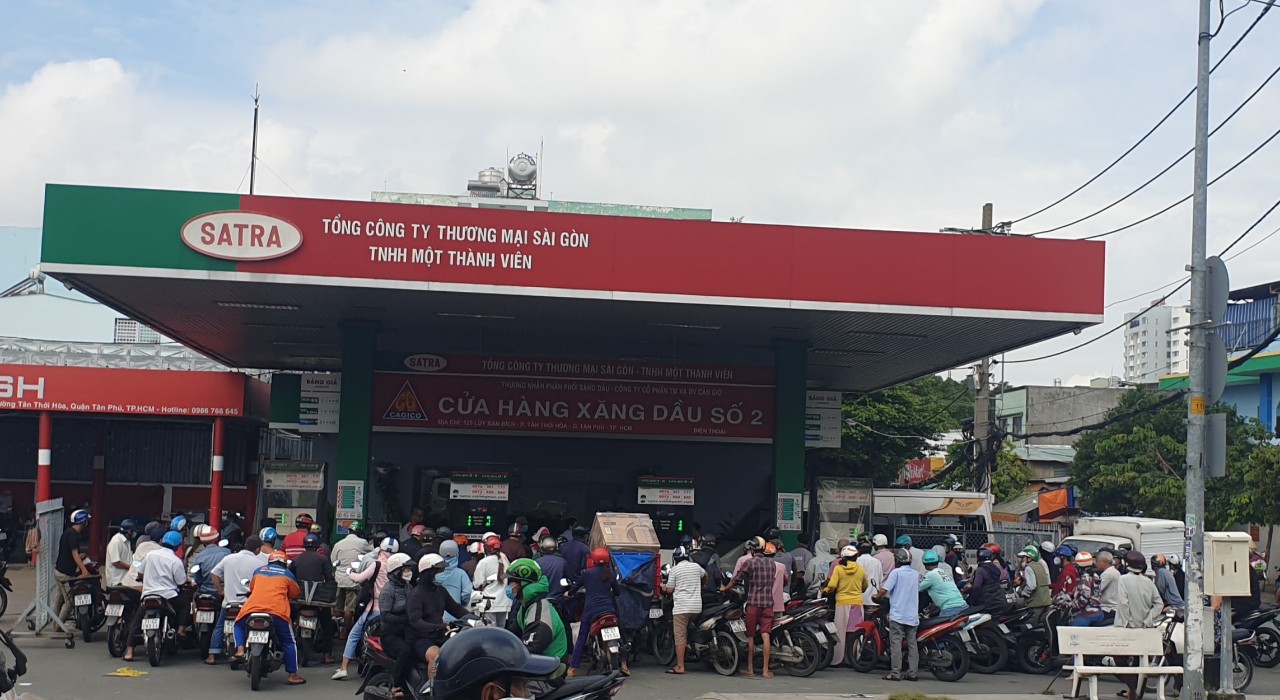 Phó Thủ tướng chỉ đạo xử lý nghiêm các hành vi đầu cơ găm hàng, buôn lậu xăng dầu