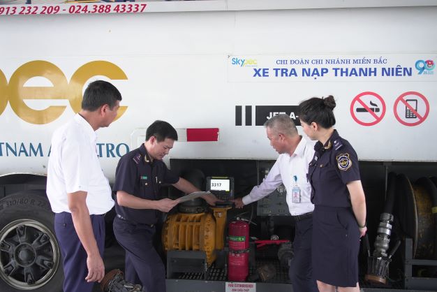 Nguyên nhân khiến nhiều kho bị tạm dừng nhập khẩu xăng dầu