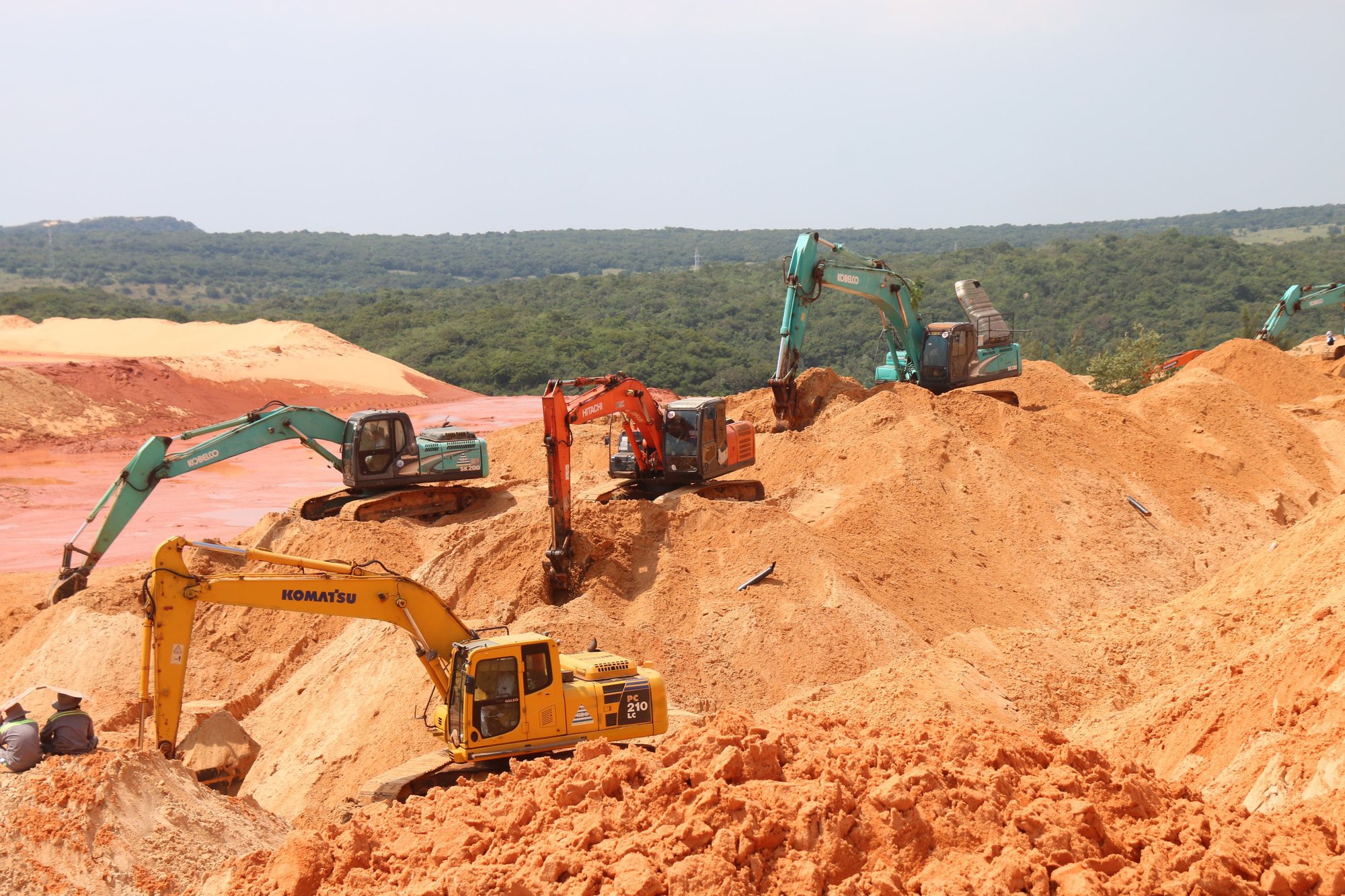 Đã tìm thấy thi thể thứ 3 trong vụ sạt lở mỏ titan ở Bình Thuận