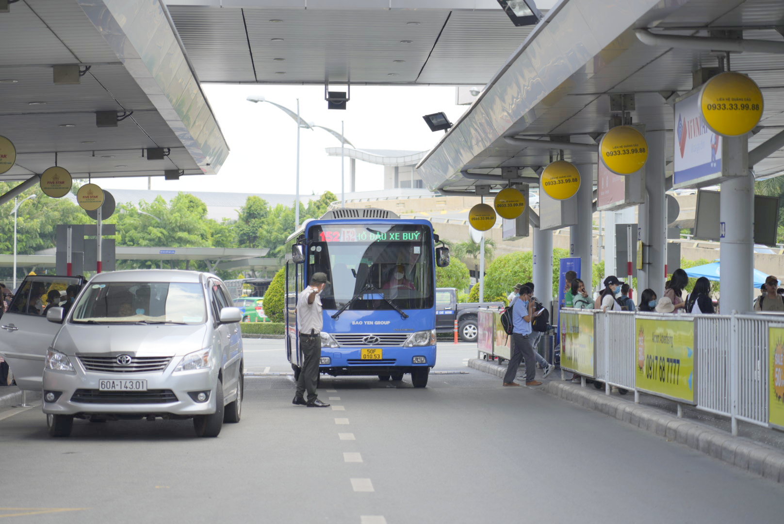 Đề xuất mở mới 2 tuyến xe buýt trung chuyển tại sân bay Tân Sơn Nhất