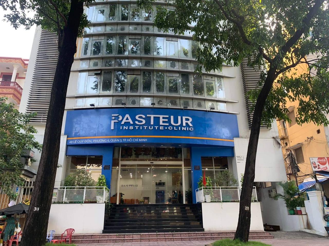 Thẩm mỹ viện Pasteur bị nhiều khách hàng tố cáo, ngang nhiên khám chữa bệnh khi đang bị đình chỉ hoạt động