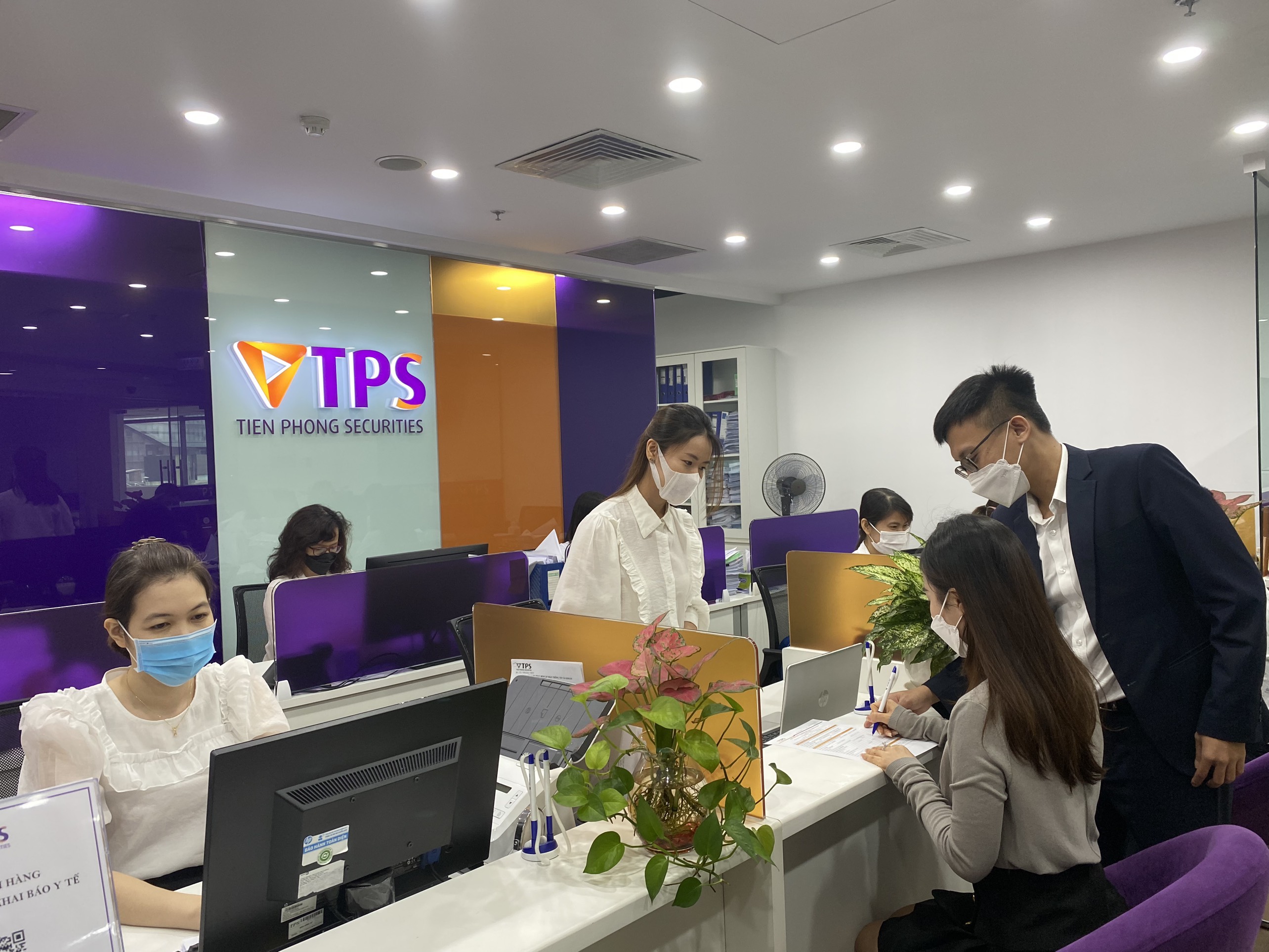 Miệt mài mua lại trái phiếu trước hạn, rủi ro từ nợ trái phiếu của TPBank vẫn tăng