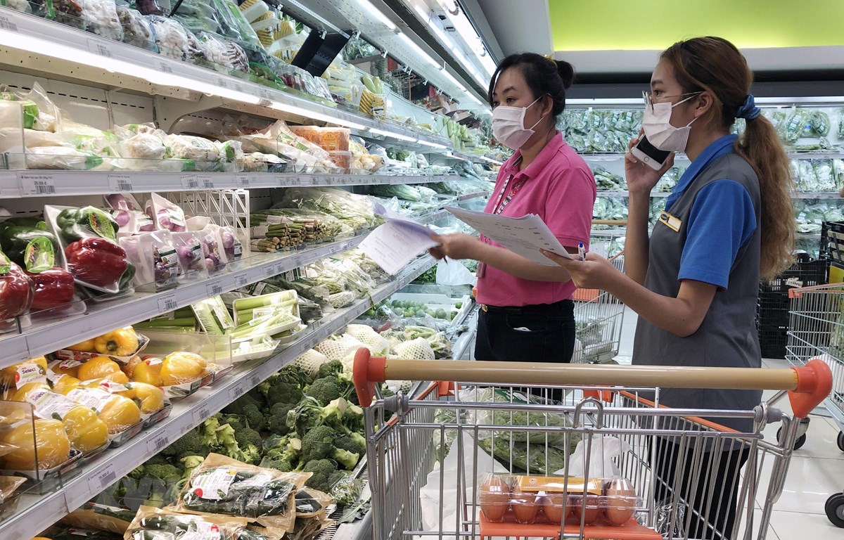 Phó Thủ tướng chỉ đạo giám sát chặt chẽ biến động giá các mặt hàng thiết yếu