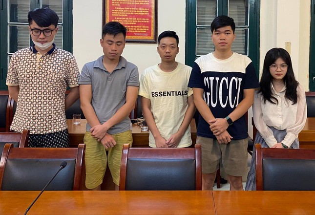 Bắt nhóm đối tượng giả danh bác sĩ Bệnh viện Mắt Trung ương lừa đảo