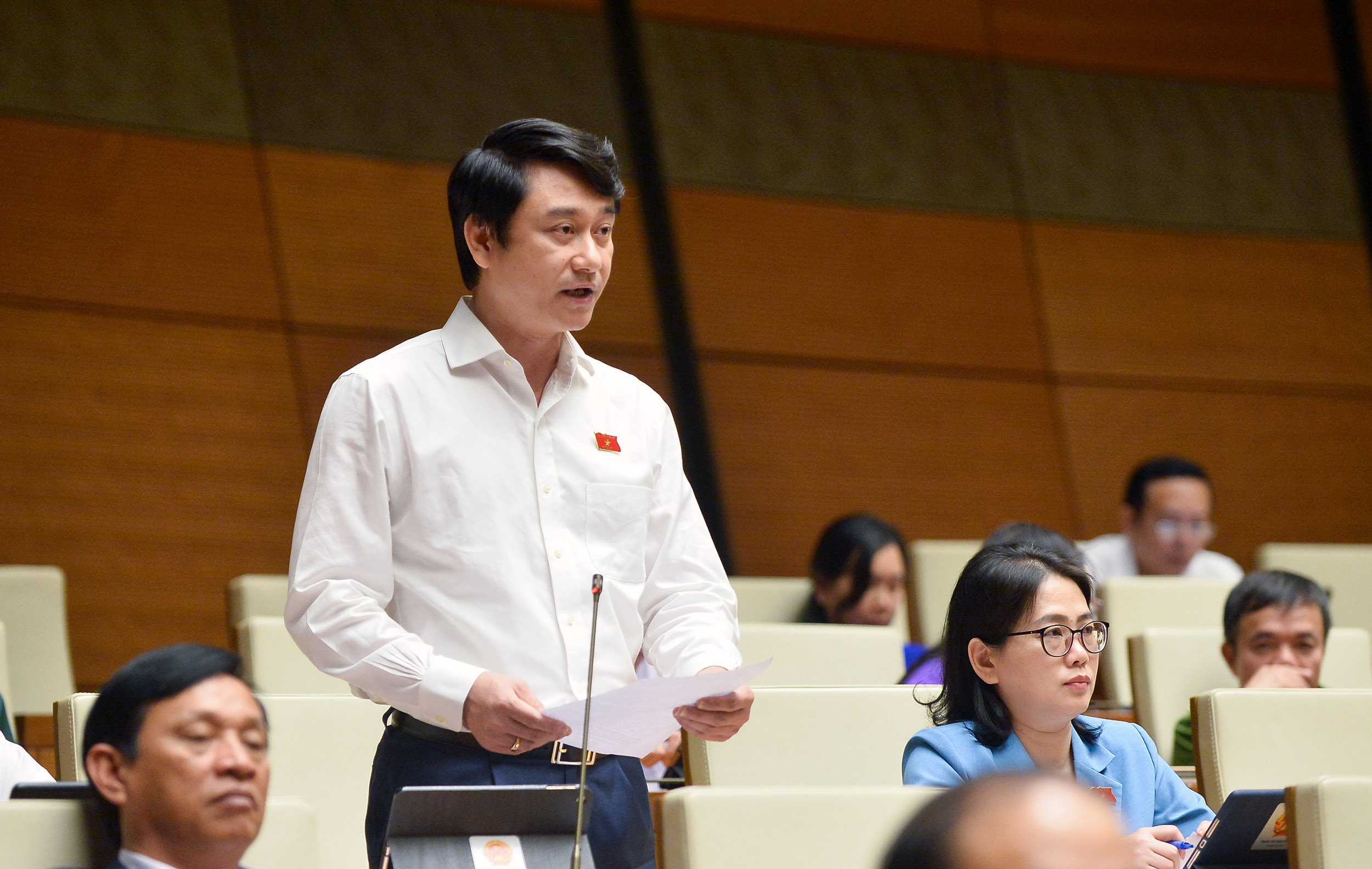 ĐBQH lo ngại áp lực lạm phát, giá xăng dầu gây khó cho sản xuất nông nghiệp