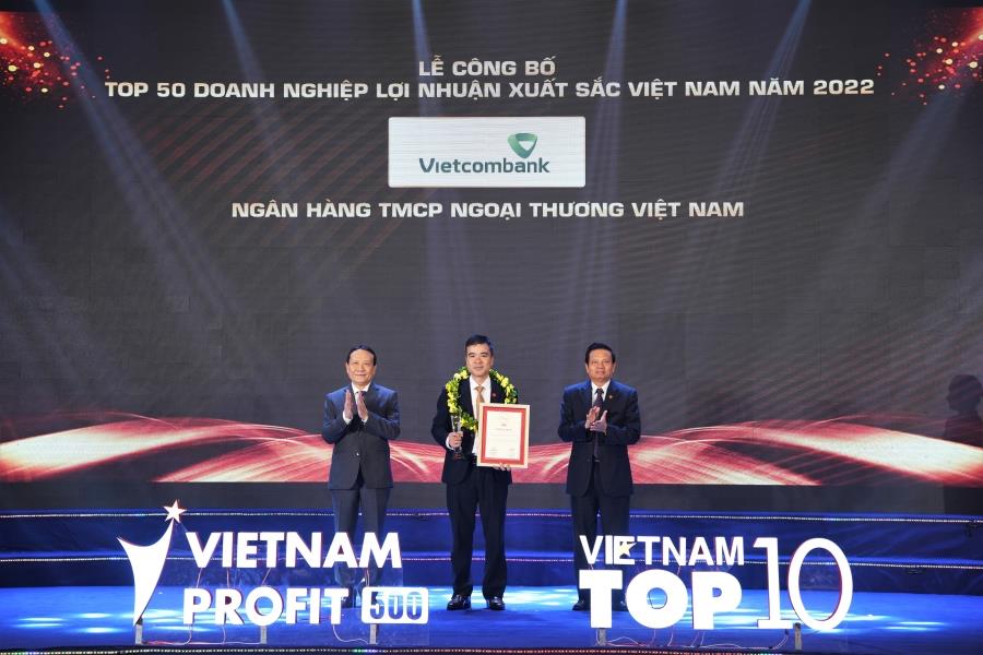 Vietcombank dẫn đầu các ngân hàng trong top 10 doanh nghiệp lợi nhuận tốt nhất Việt Nam