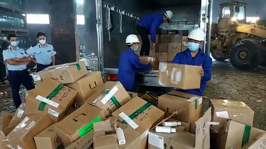 Tiêu hủy mỹ phẩm nhập lậu, thuốc không rõ nguồn gốc trị giá gần 20 tỷ đồng