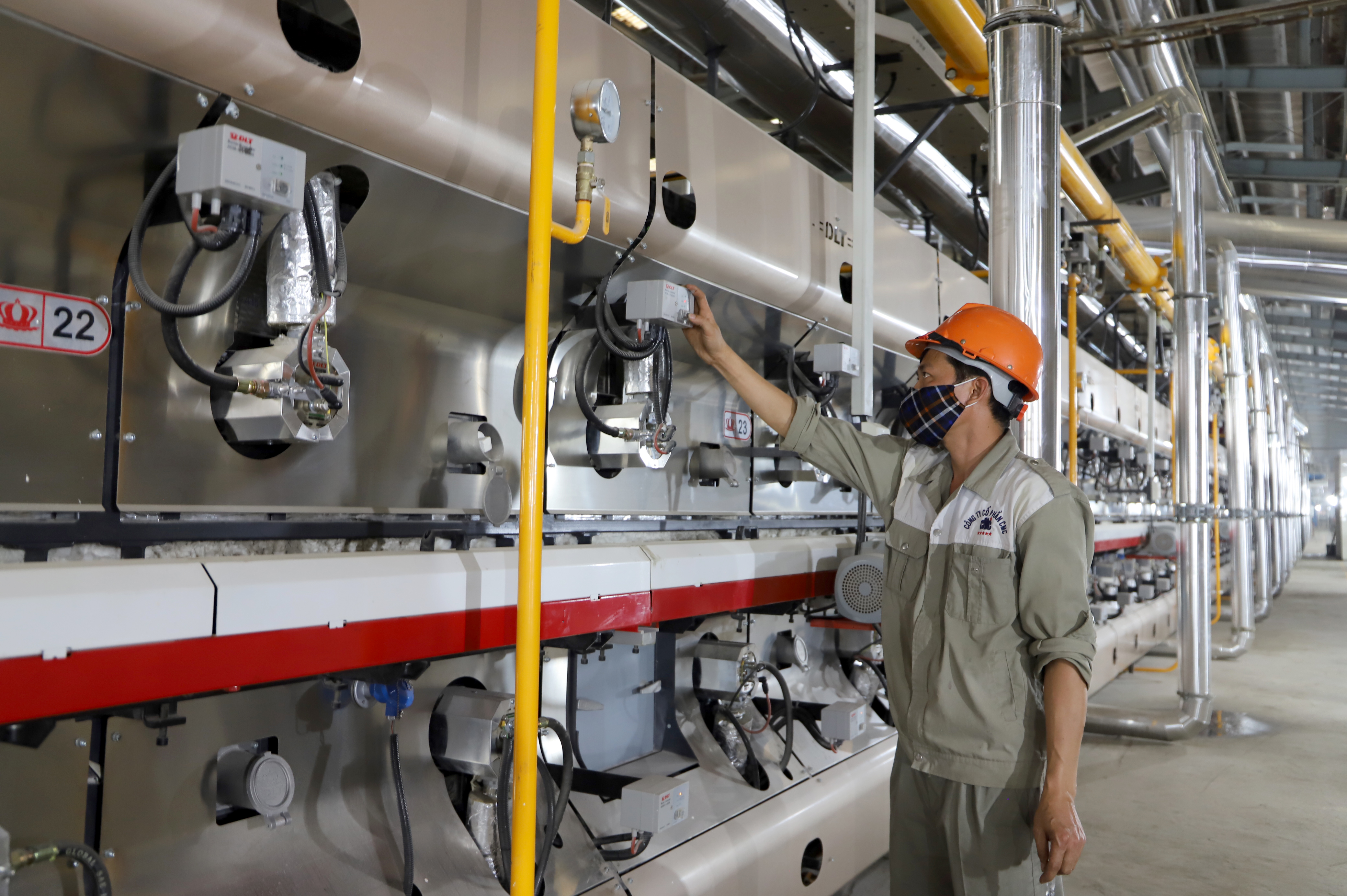 DNP Holding (DNP) Tăng vay nợ để bù đắp dòng tiền kinh doanh thâm hụt và mở rộng đầu tư