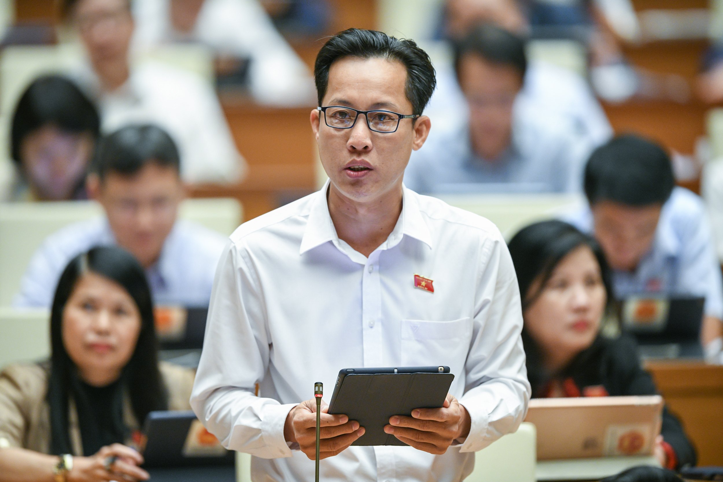 ĐBQH kiến nghị người trúng đấu giá được gắn biển số sang xe khác