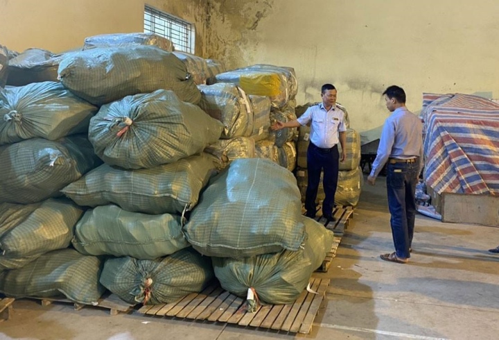 Thu giữ 8.000 đôi giày giả các thương hiệu nổi tiếng, bán buôn qua mạng xã hội