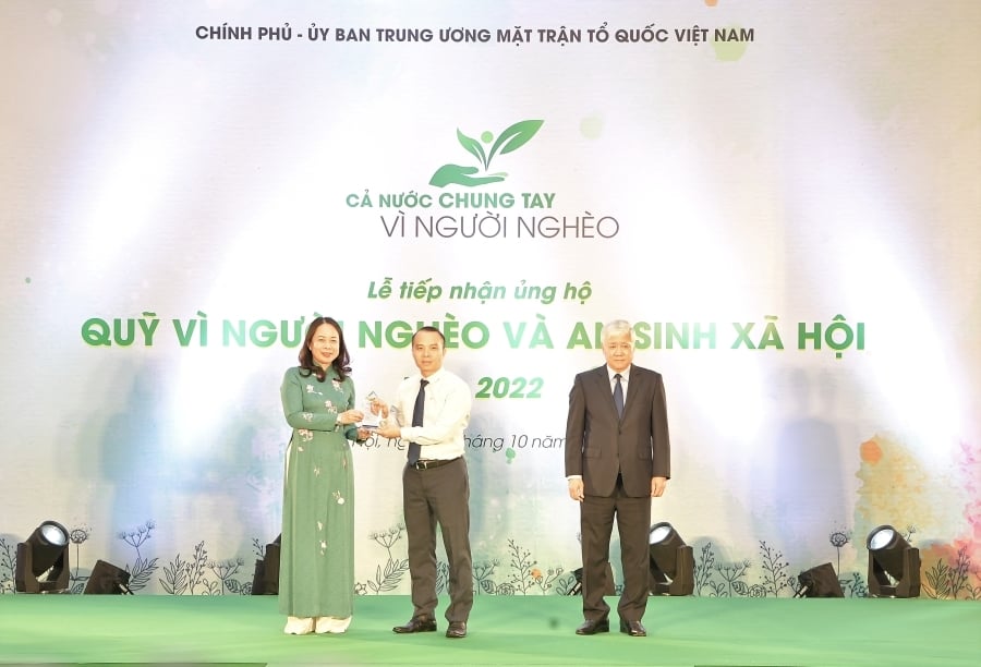 Vietcombank Tặng 5 tỷ đồng ủng hộ Quỹ vì người nghèo và an sinh xã hội năm 2022