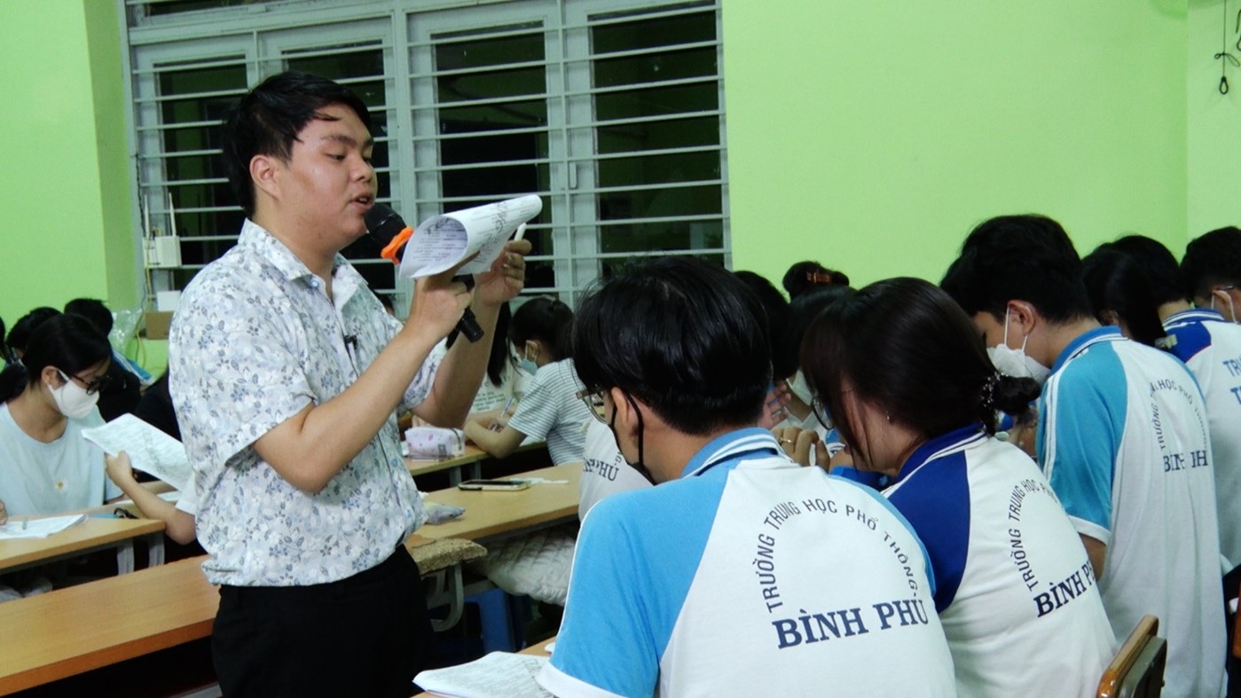 Cậu bé mất cha từng nương nhờ cửa chùa và câu chuyện chạm đến giấc mơ nghề giáo 