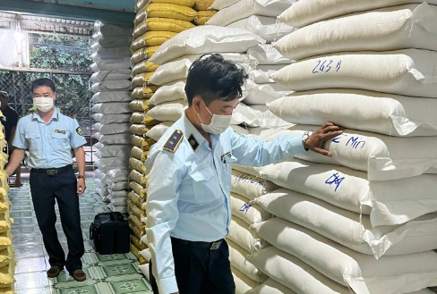 Thu giữ 6 tấn gạo không rõ nguồn gốc tại Bạc Liêu