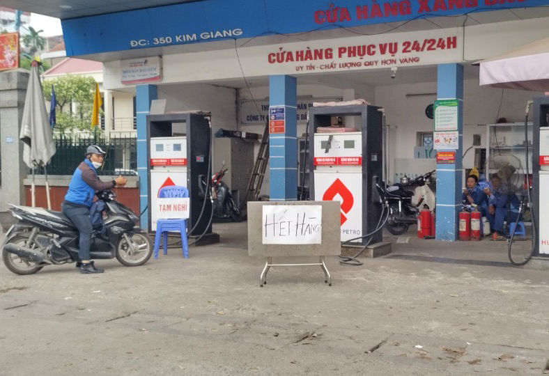  Xăng vỉa hè tràn lan Thay vì cấm hãy quản lý tốt hơn!