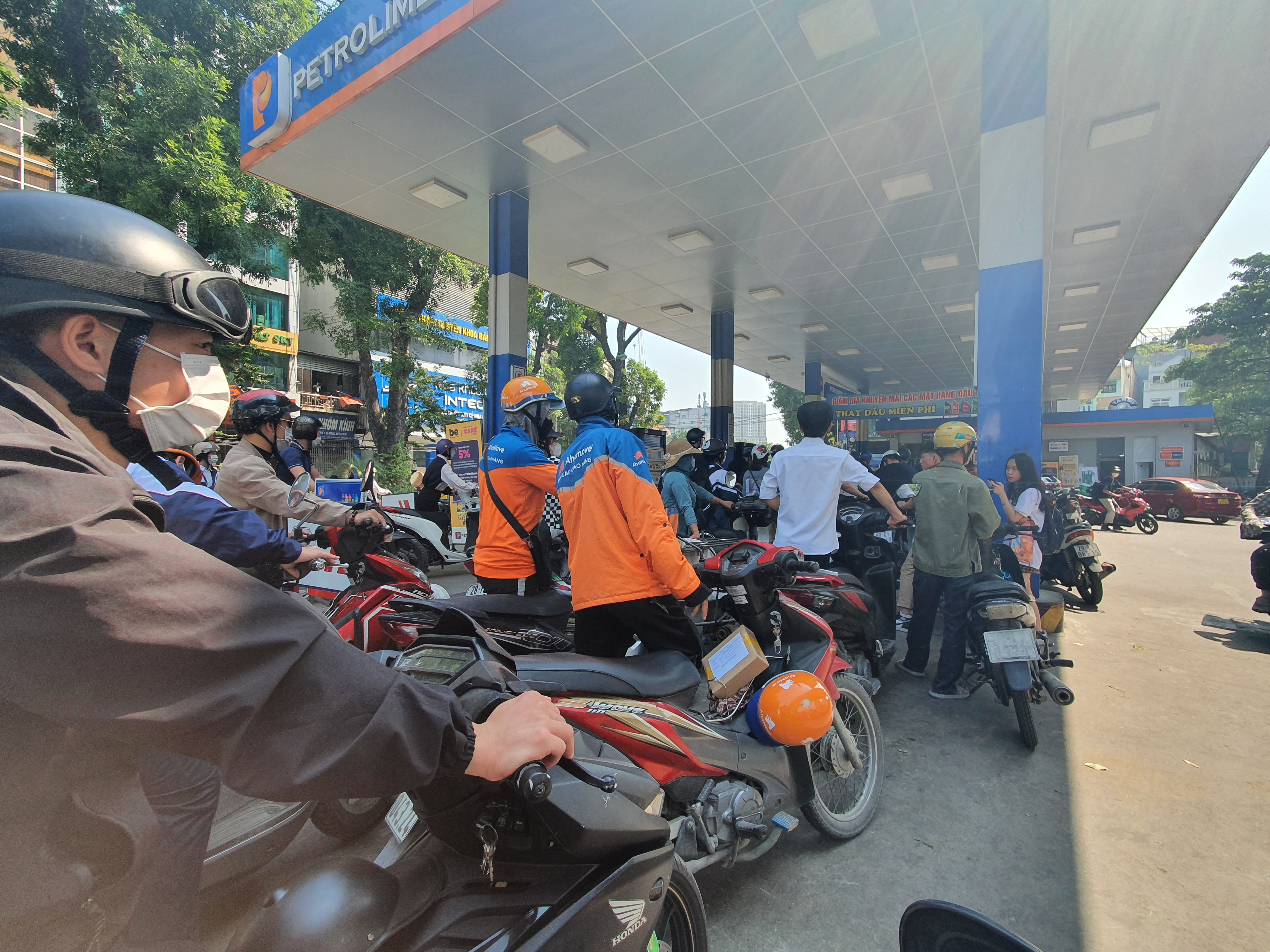 Thủ tướng Chính phủ yêu cầu giải quyết dứt điểm tình trạng thiếu xăng dầu cục bộ