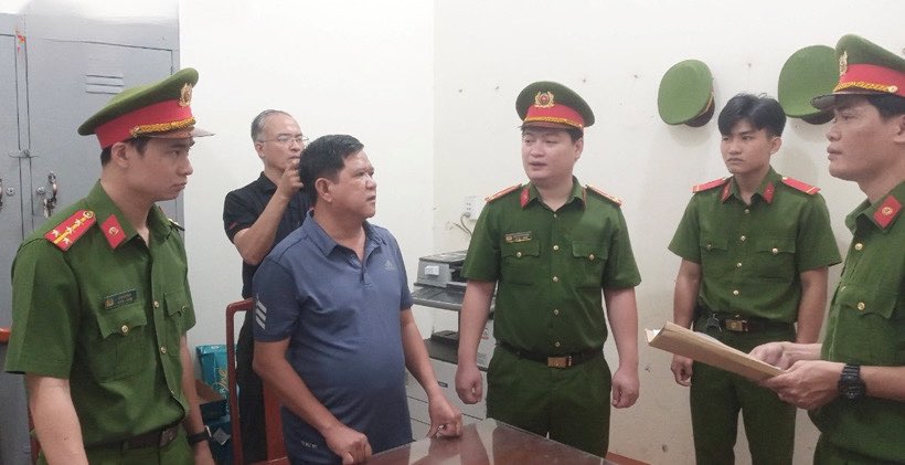 Bình Phước Khởi tố bắt tạm giam Giám đốc Công ty TNHH MTV SX TM Phượng Phi vì tội buôn lậu 