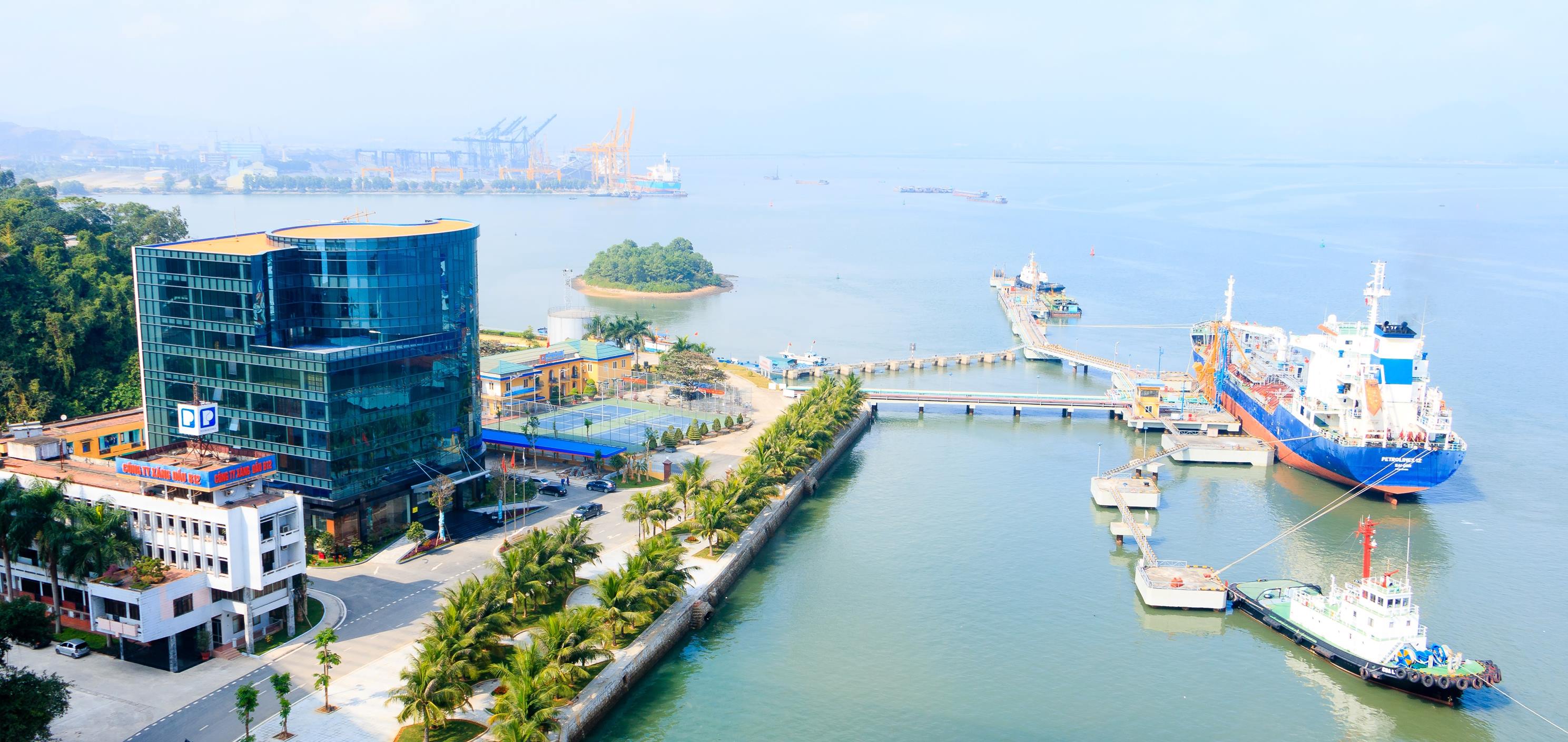 Nhập khẩu xăng dầu qua cảng biển Quảng Ninh tăng gần 160%