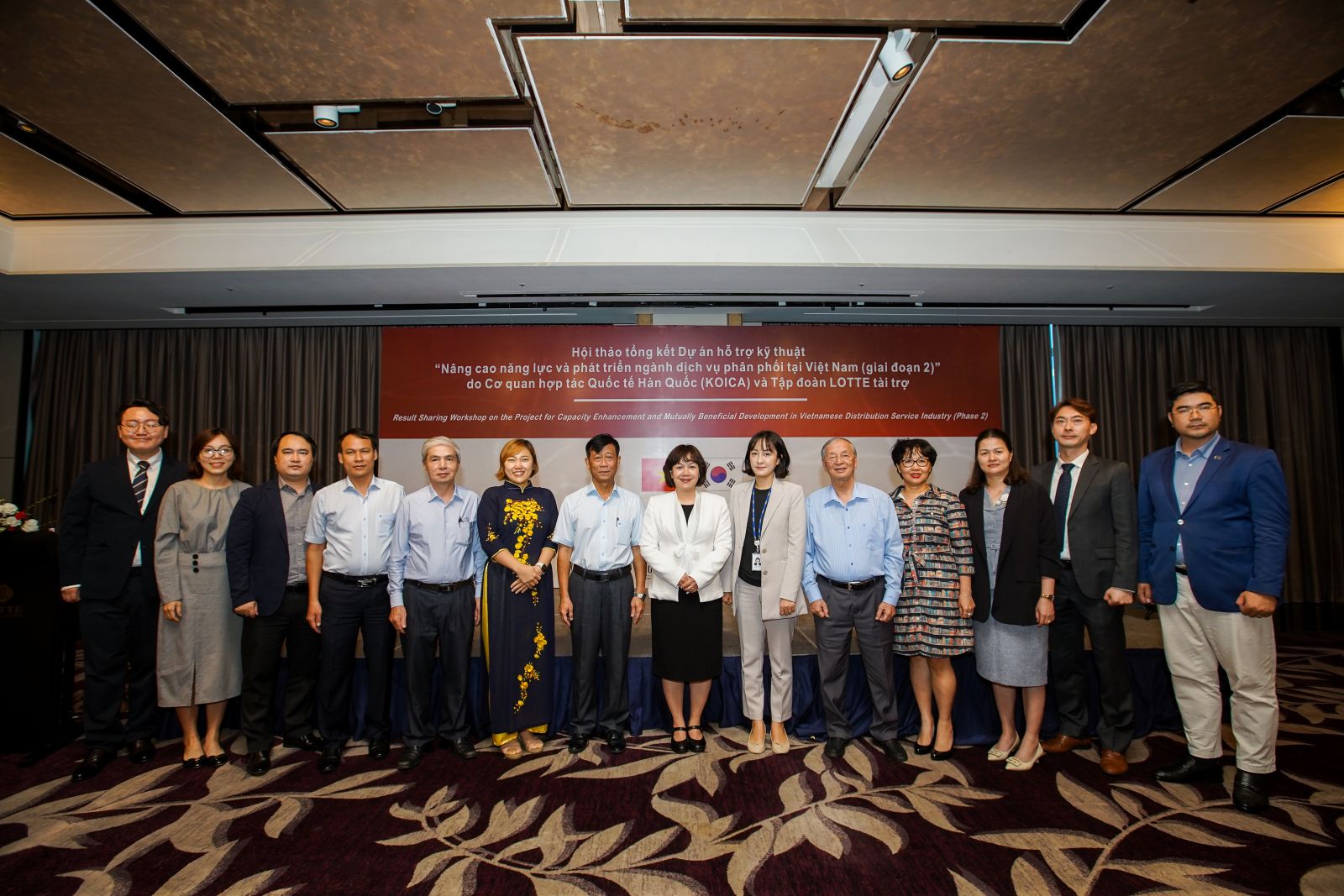 Phát triển cân bằng các kênh phân phối hiện đại và truyền thống