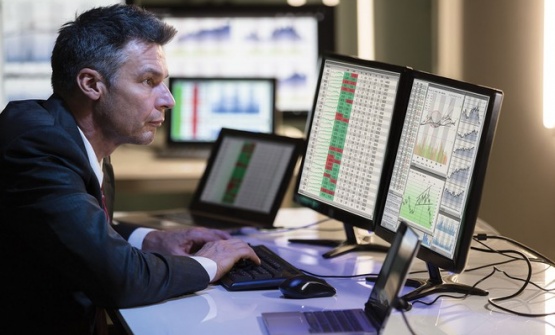 Cổ phiếu rớt giá, quỹ ngoại đang gom những cổ phiếu nào