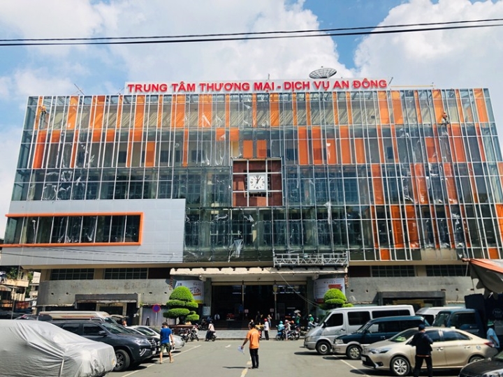 Tạm giữ hàng ngàn sản phẩm nhái nhãn hiệu nổi tiếng tại Trung tâm thương mại An Đông