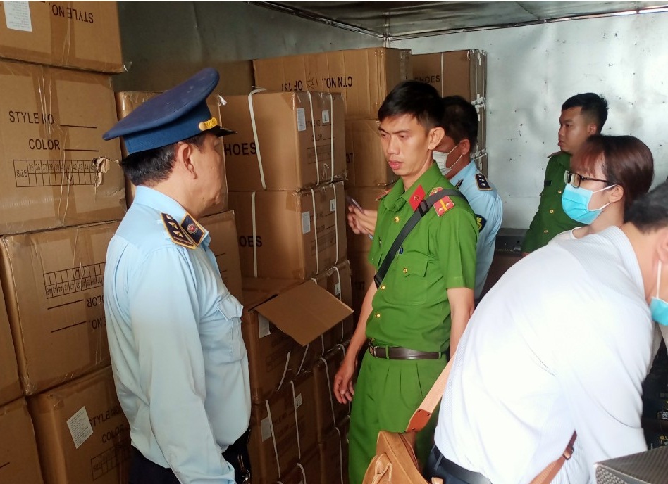 Truy cứu trách nhiệm hình sự vụ việc kinh doanh giày bảo hộ lao động giả mạo nhãn hiệu tại Bình Dương