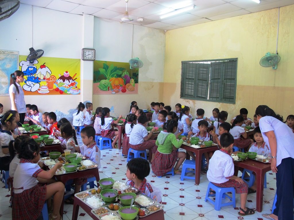 Sau vụ ngộ độc tại trường Ischool Nha Trang Bộ Giáo dục và Đào tạo chỉ đạo kiểm soát chặt chẽ nguồn gốc thực phẩm