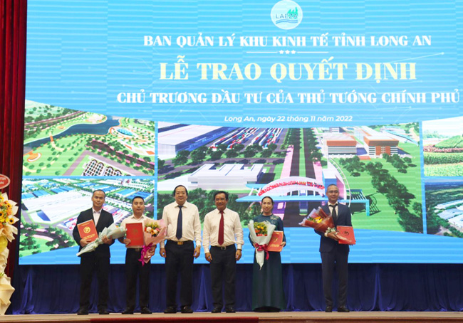 Long An trao quyết định chủ trương đầu tư 4 dự án, tổng vốn gần 23.000 tỷ đồng