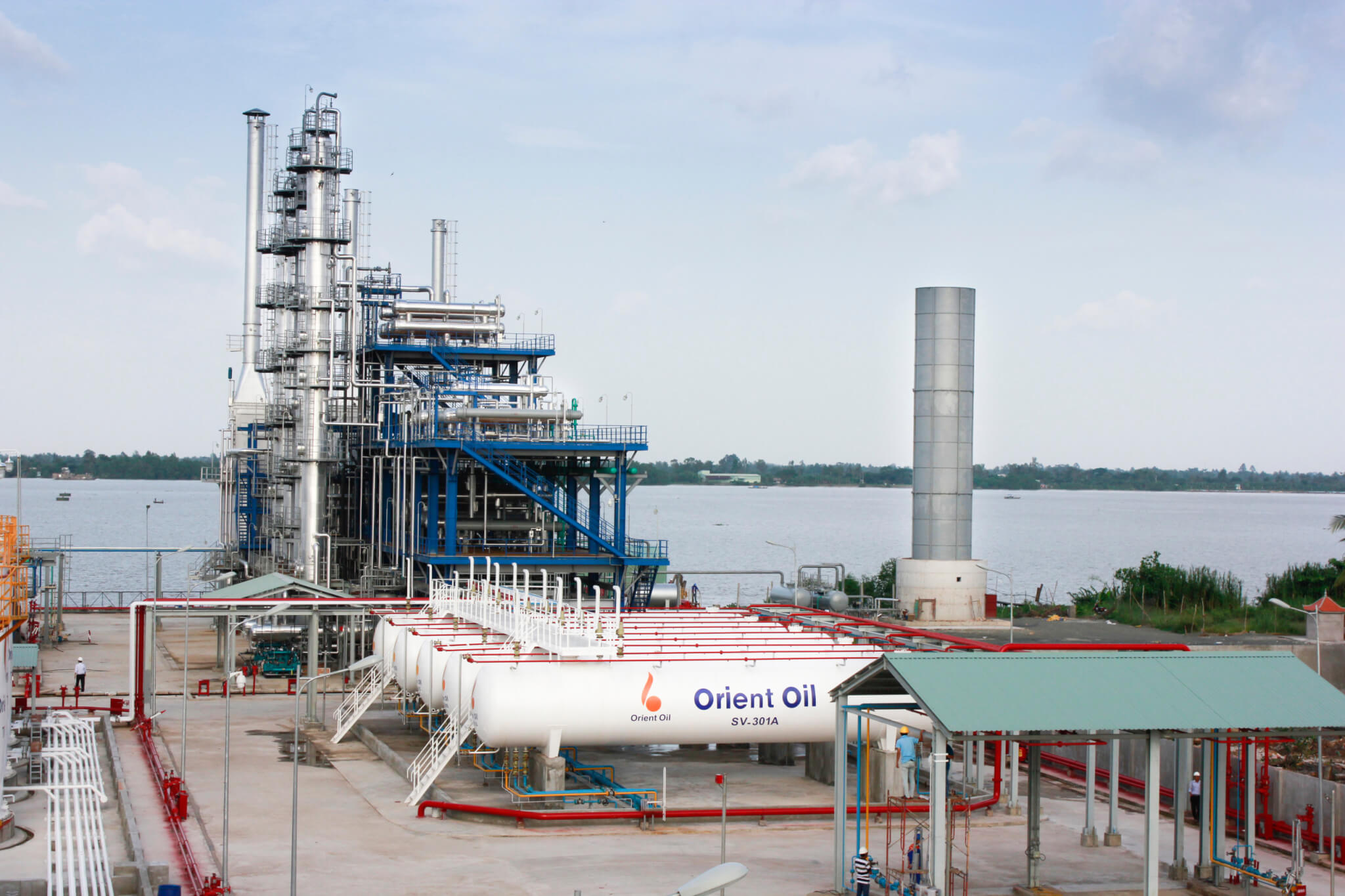 Hoãn phạt tước giấy phép 5 đơn vị đầu mối để kịp thông quan xăng dầu nhập khẩu