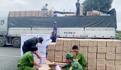 Phát hiện số lượng lớn hàng hóa không rõ nguồn gốc, trị giá hơn 700 triệu đồng tại An Giang
