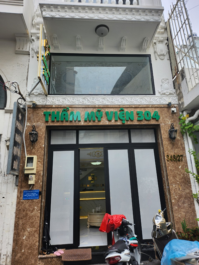 Thẩm mỹ viện 304 bị phạt hơn 93 triệu đồng, đình chỉ hoạt động 18 tháng